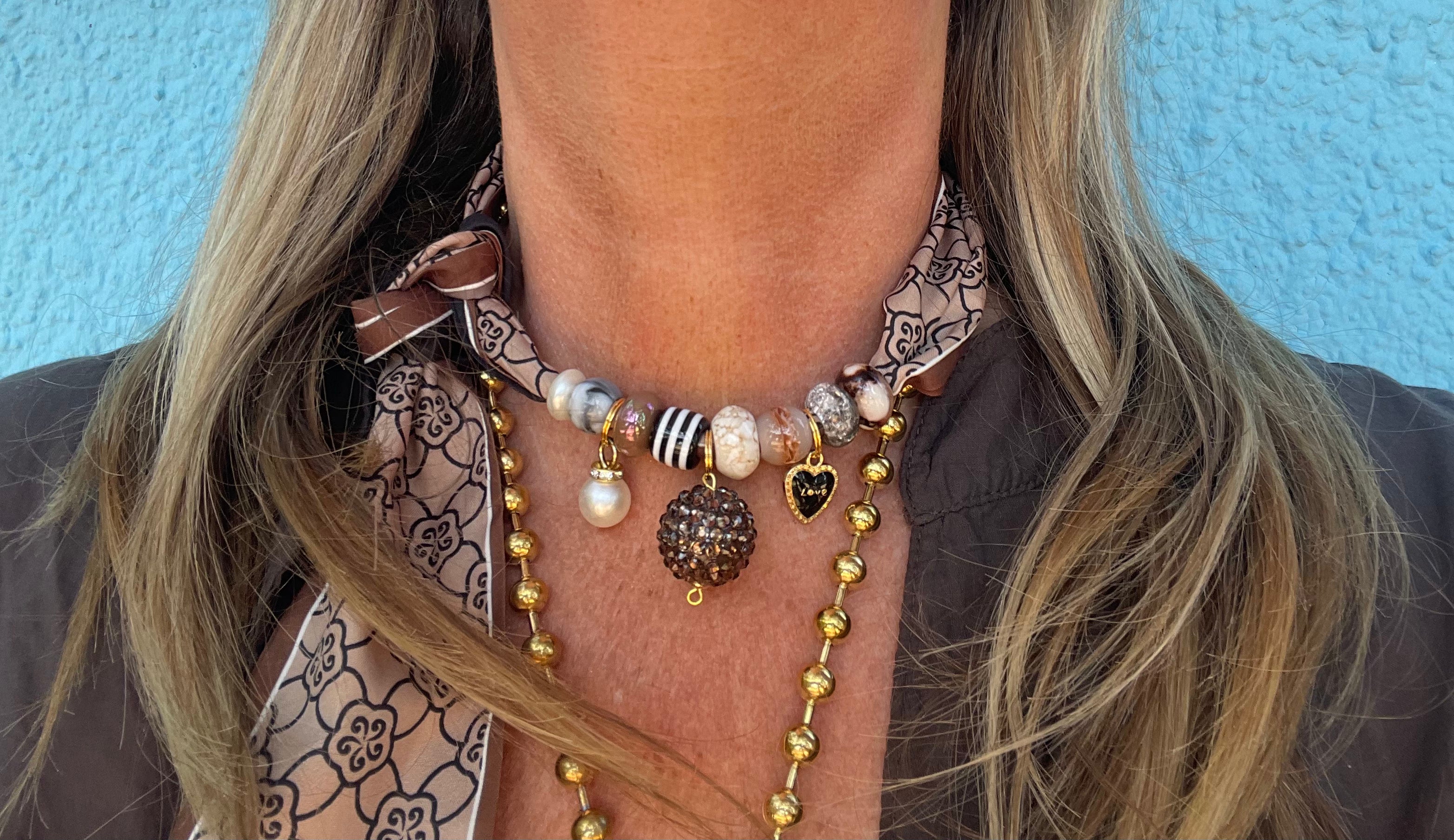 Sjaalketting® 
- Bruin zwart met bruine bal