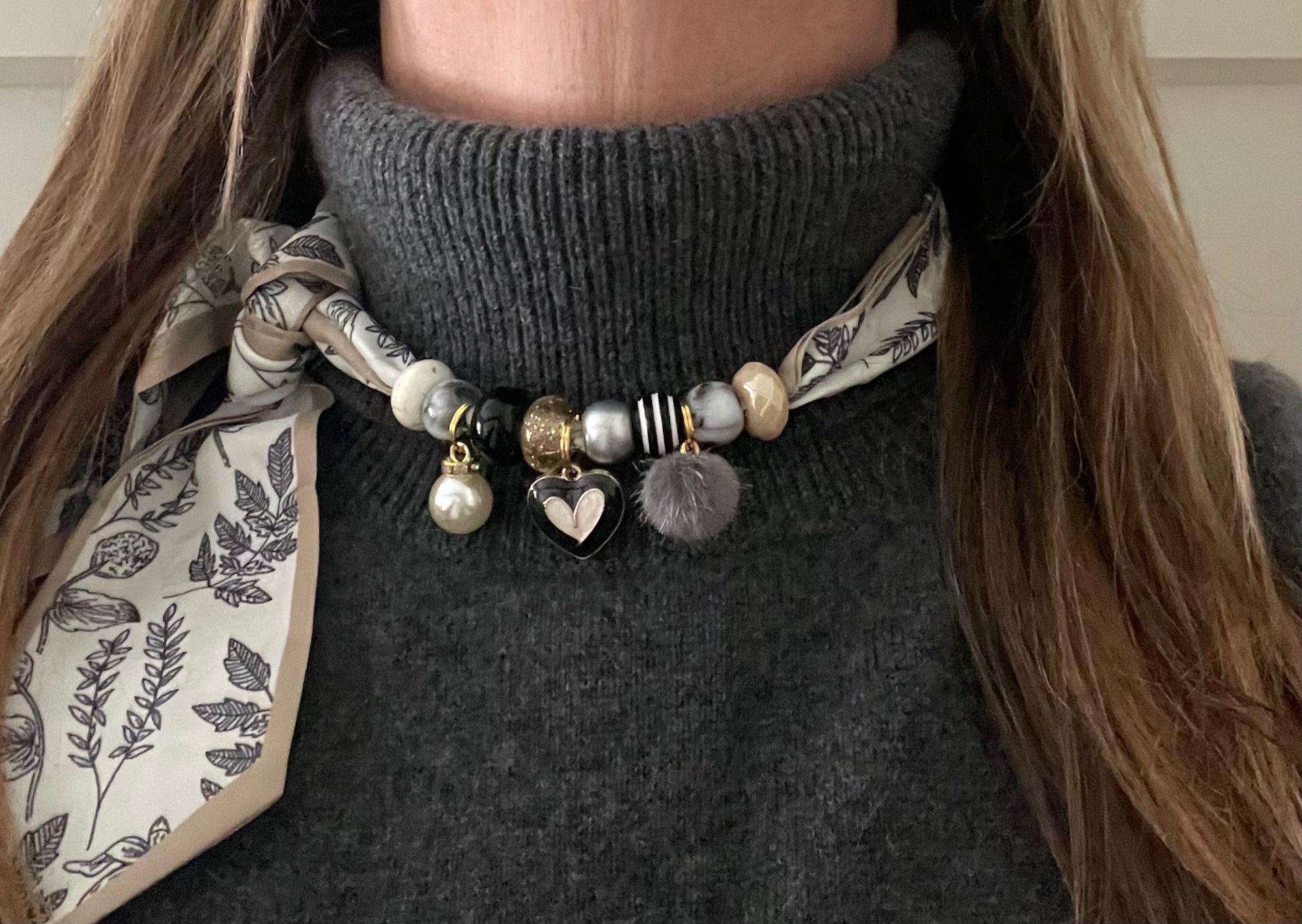 Sjaalketting® - Grijs beige hart