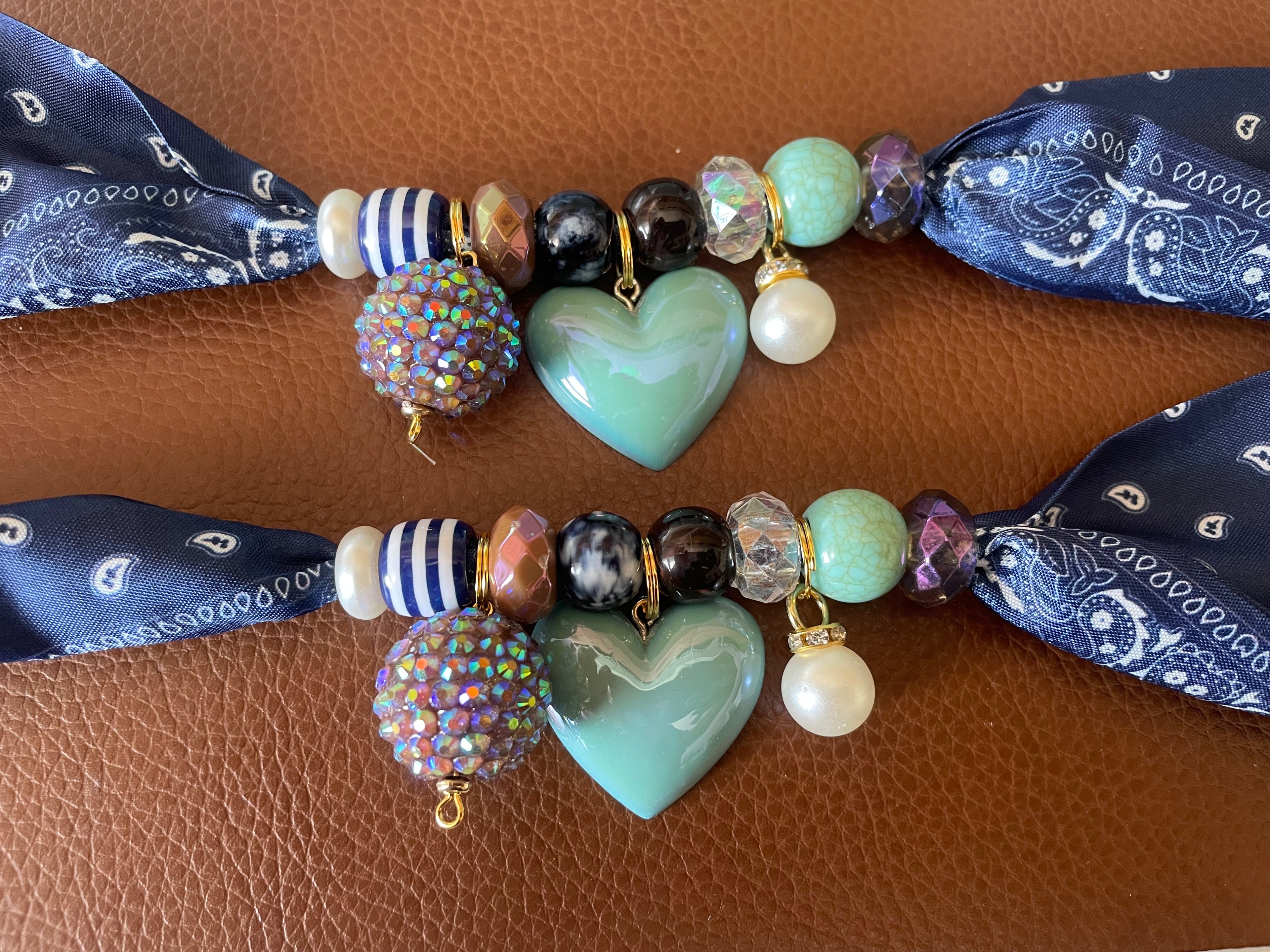 Sjaalenketting - Blauw met mint hart