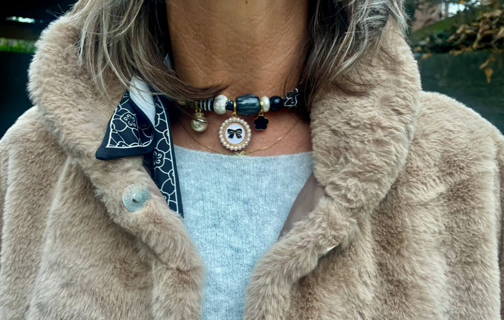 Sjaalketting® 
- Zwart wit parel