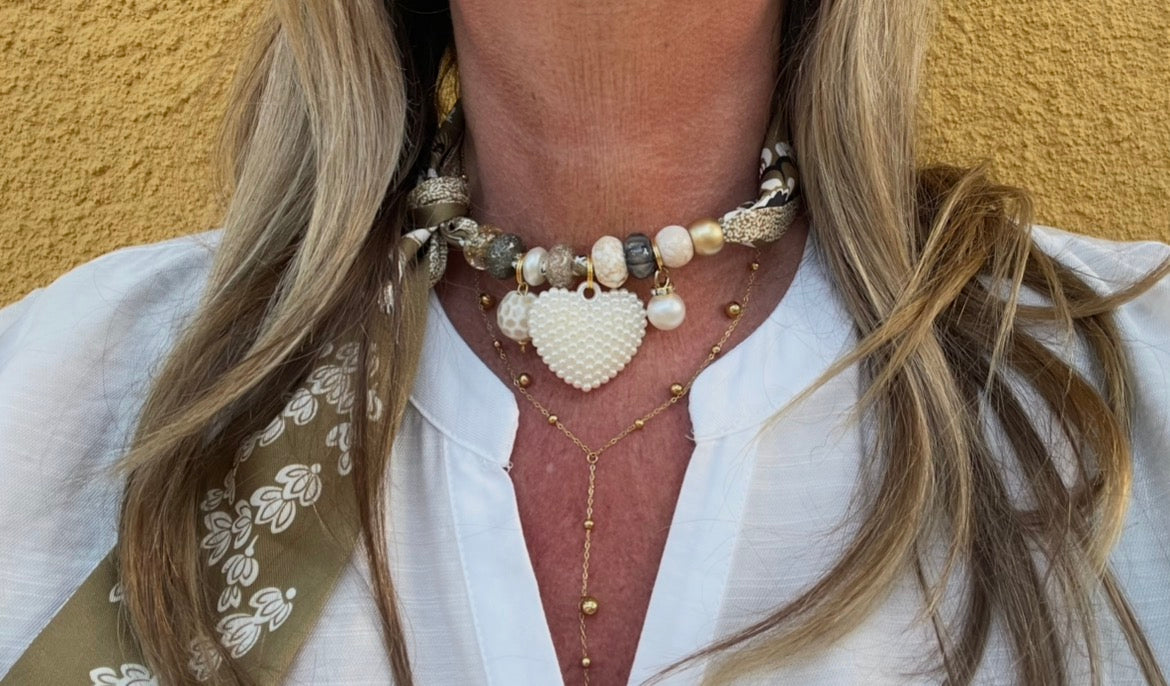 Sjaalketting® - Beige goud met parel hart