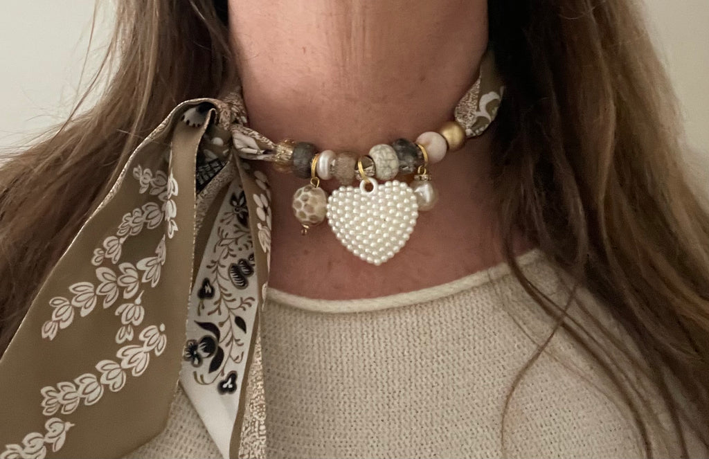 Sjaalketting® - Beige parel hart