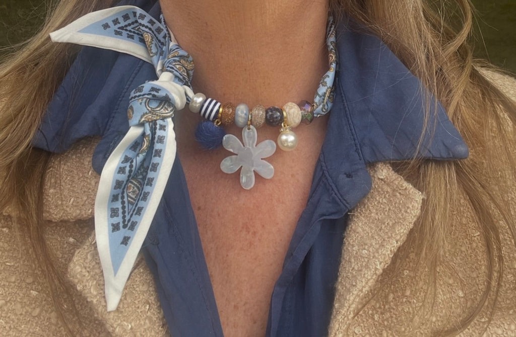 Sjaalketting - Blauw cognac met bloem