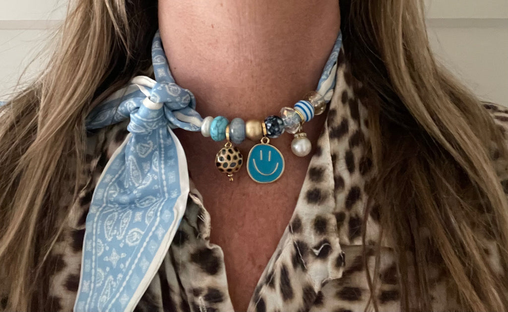 Sjaalketting - Licht blauw smiley