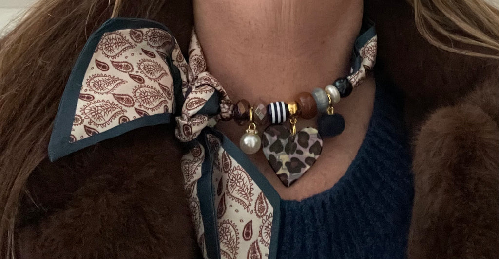 Sjaalketting® 
- Bruin blauw Paisley