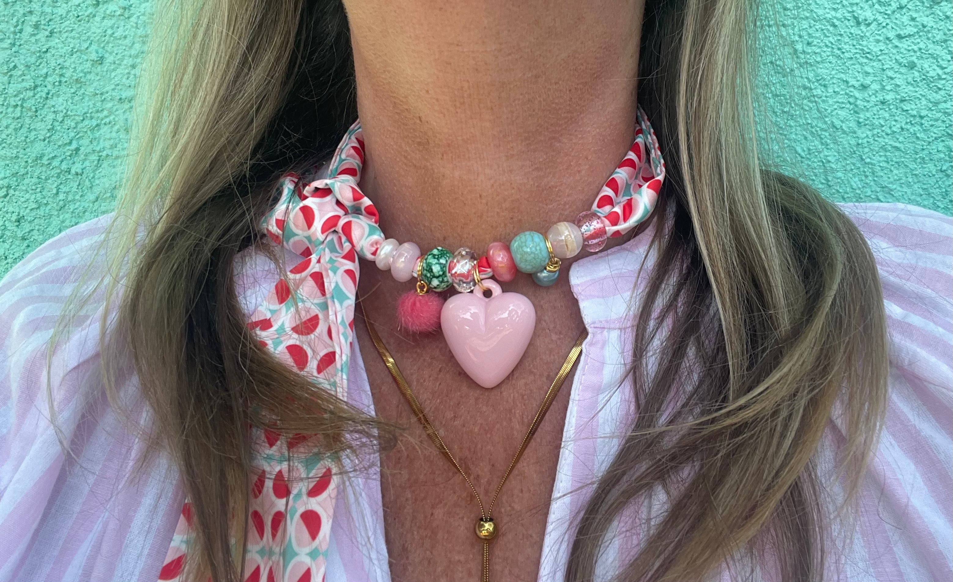 Sjaalketting- Groen en fris rood met licht rose hart