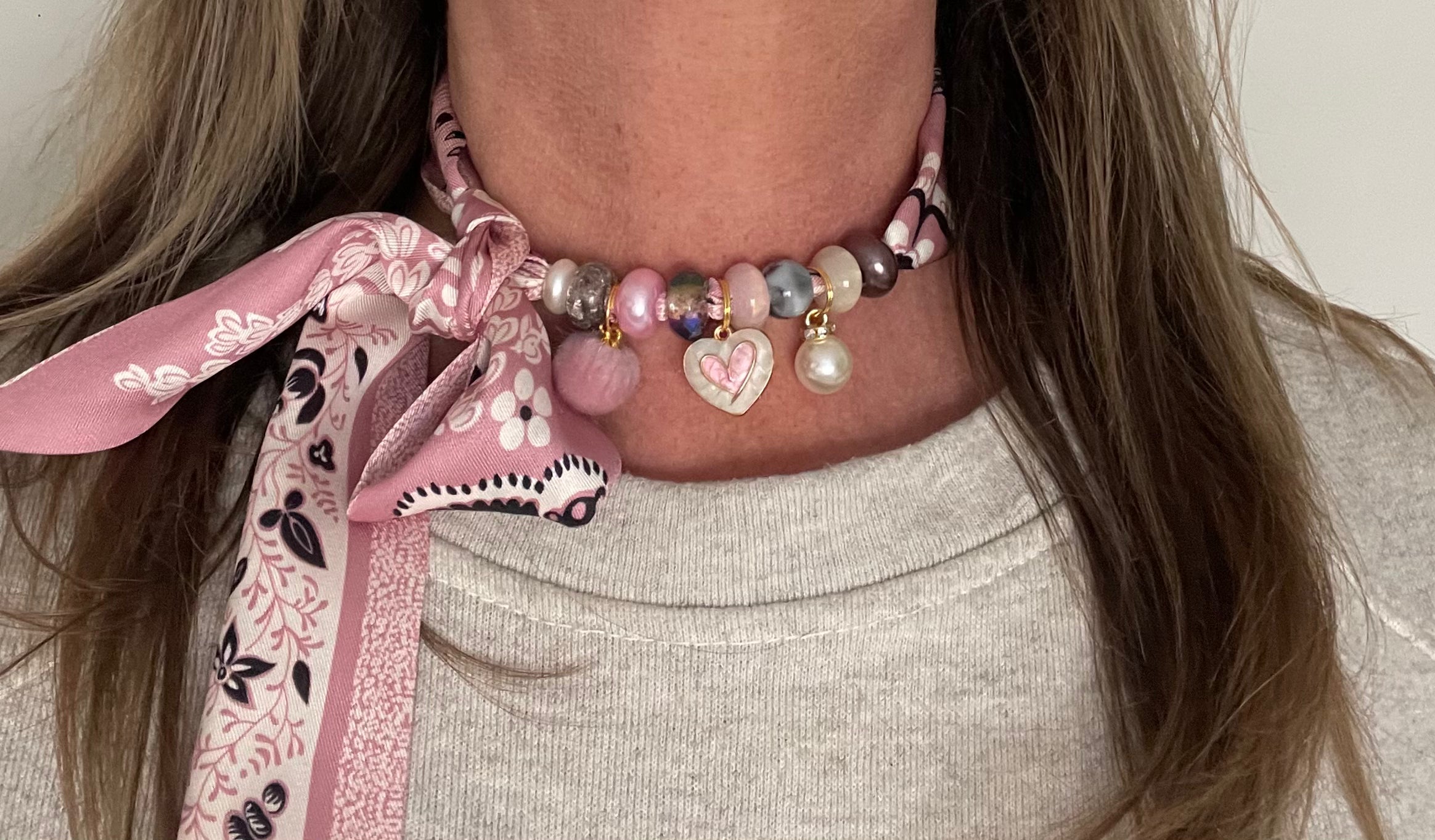 Sjaalketting- Licht rose hartje