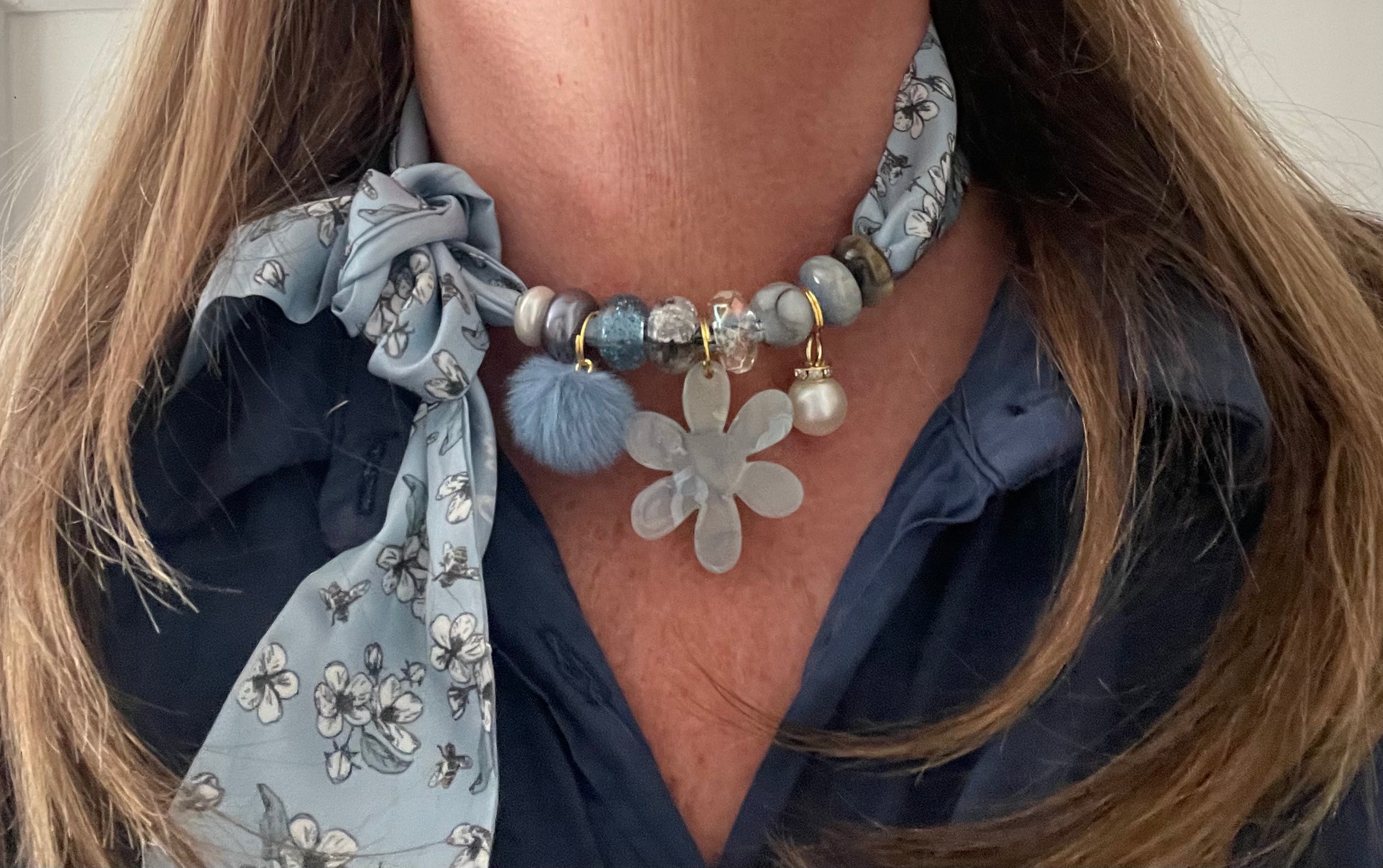 Sjaalenketting - IJs blauw bloem