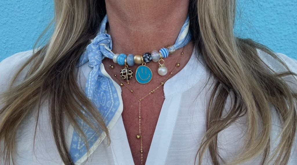Sjaalketting - Licht blauw smiley