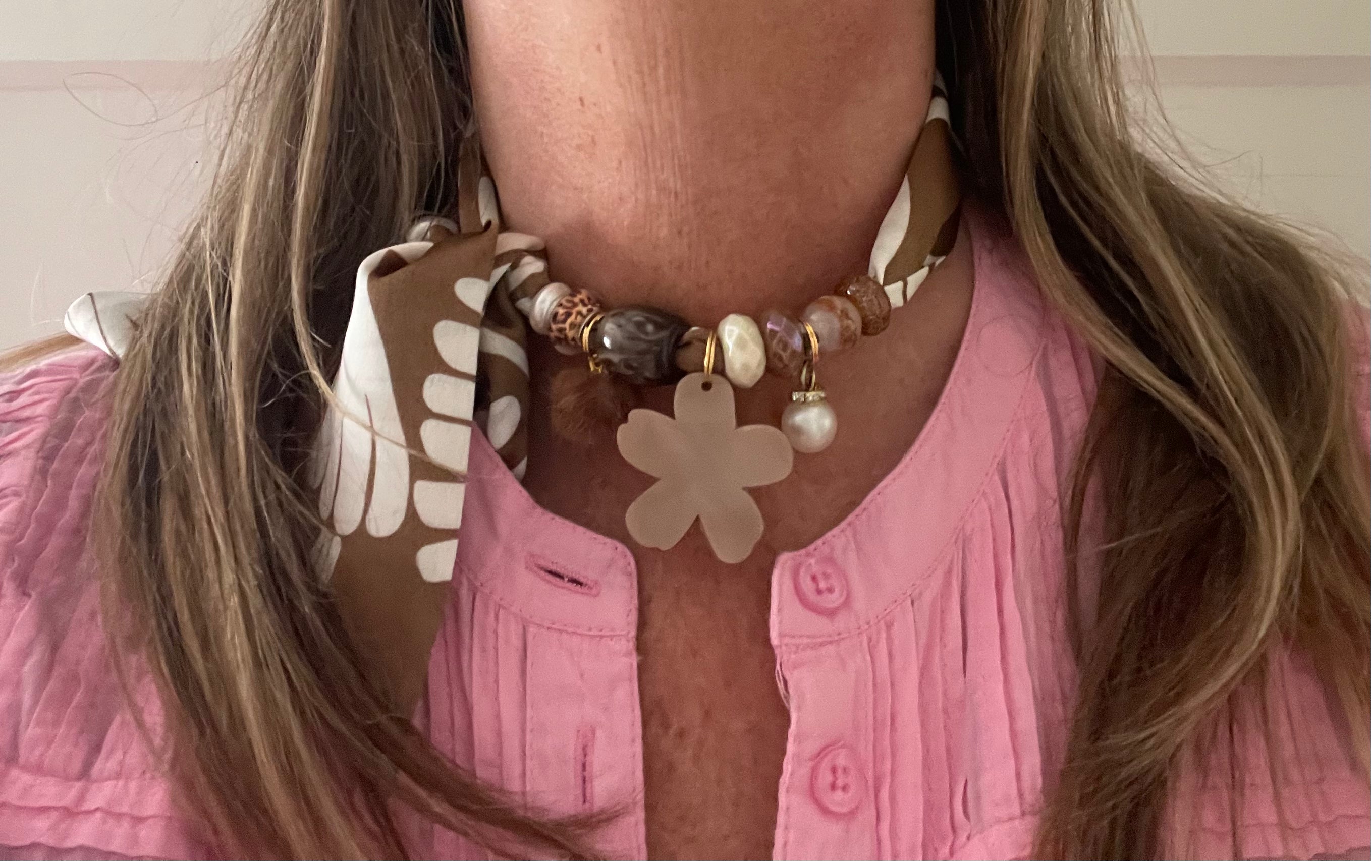 Sjaalketting - Bruin beige bloem