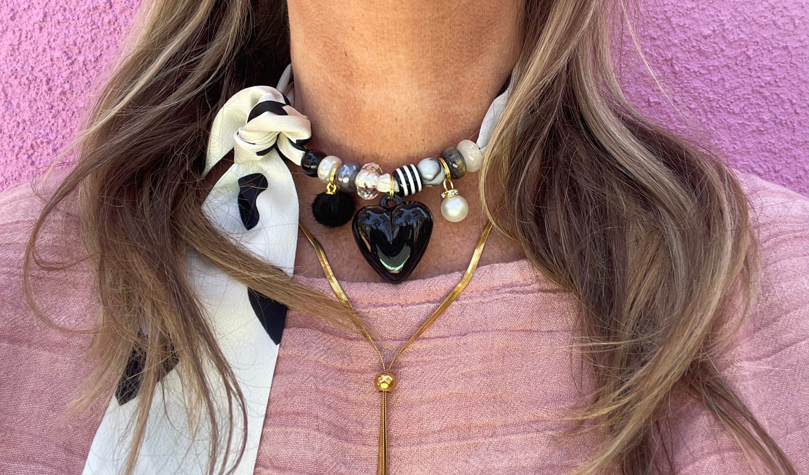 Sjaalketting - Ecru zwart met hart