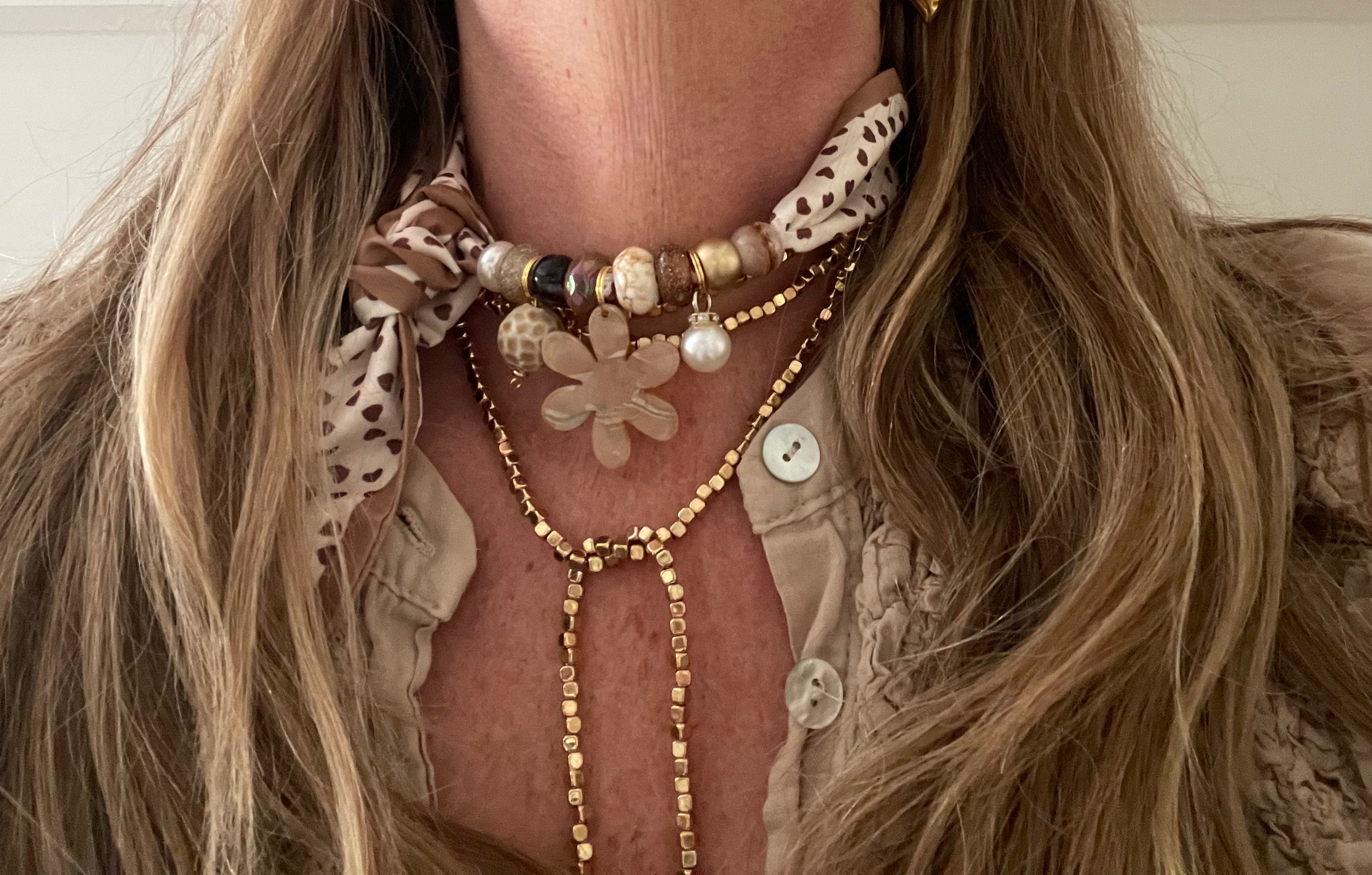 Sjaalenketting - Bruin cognac bloem