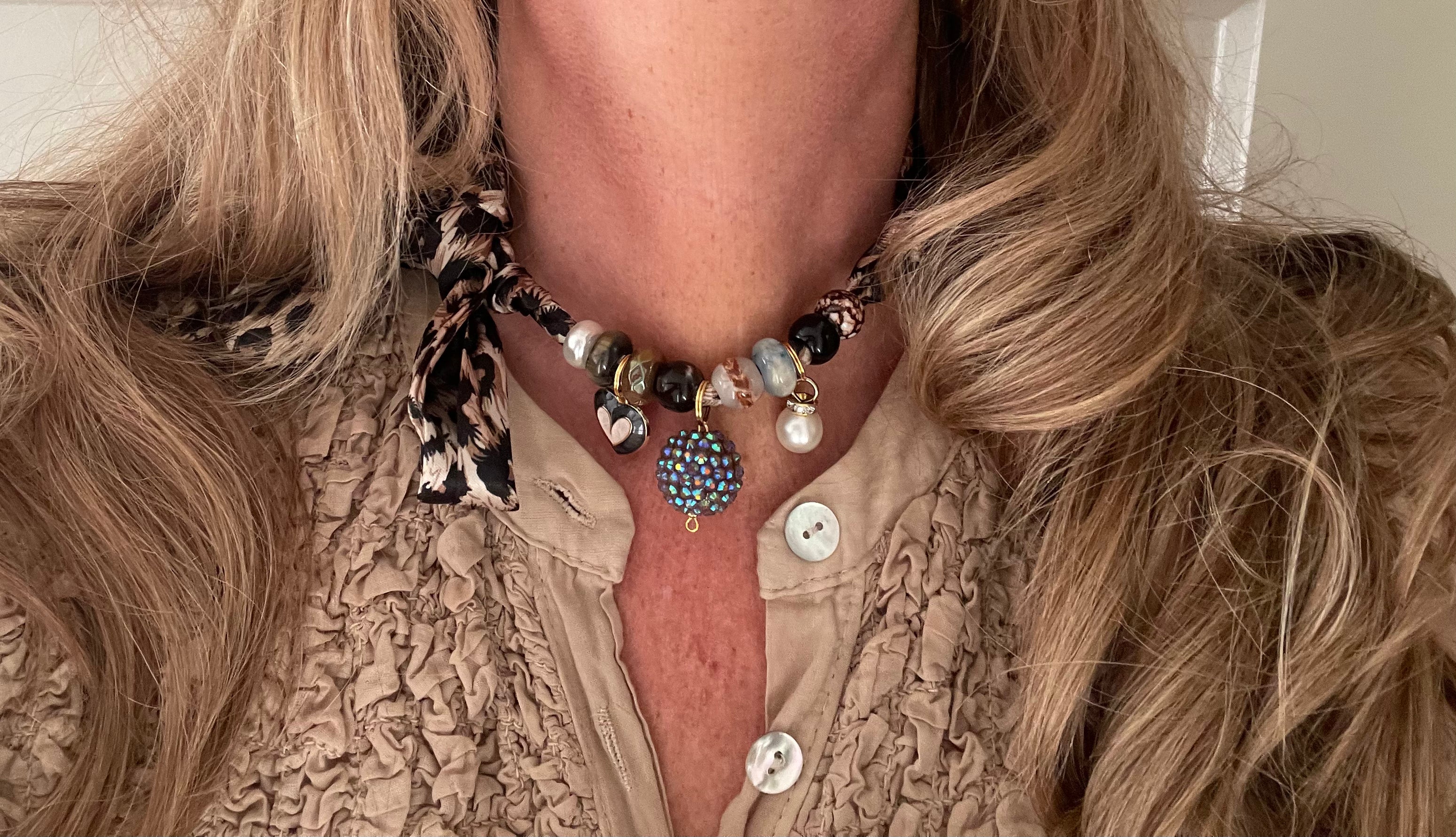 Sjaalketting® - Panter blauwe glitter bol