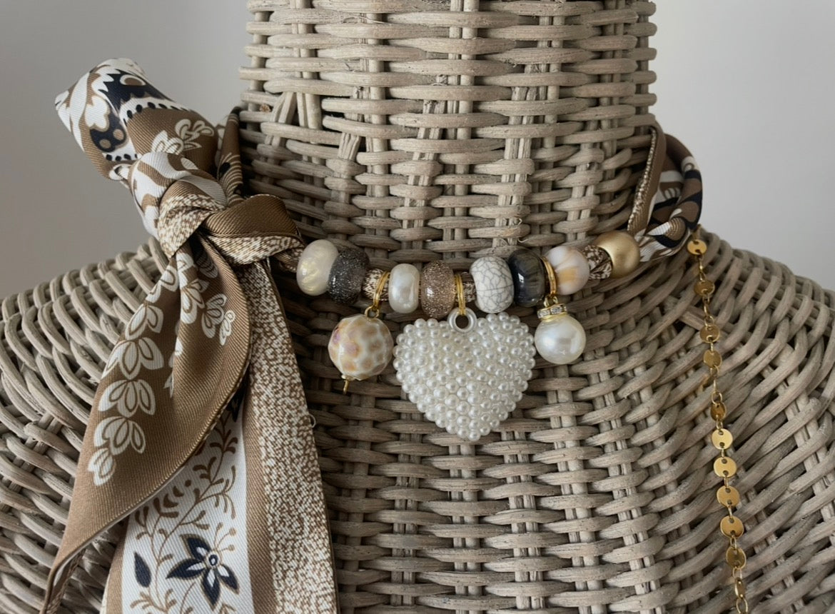 Sjaalketting® - Beige goud met parel hart