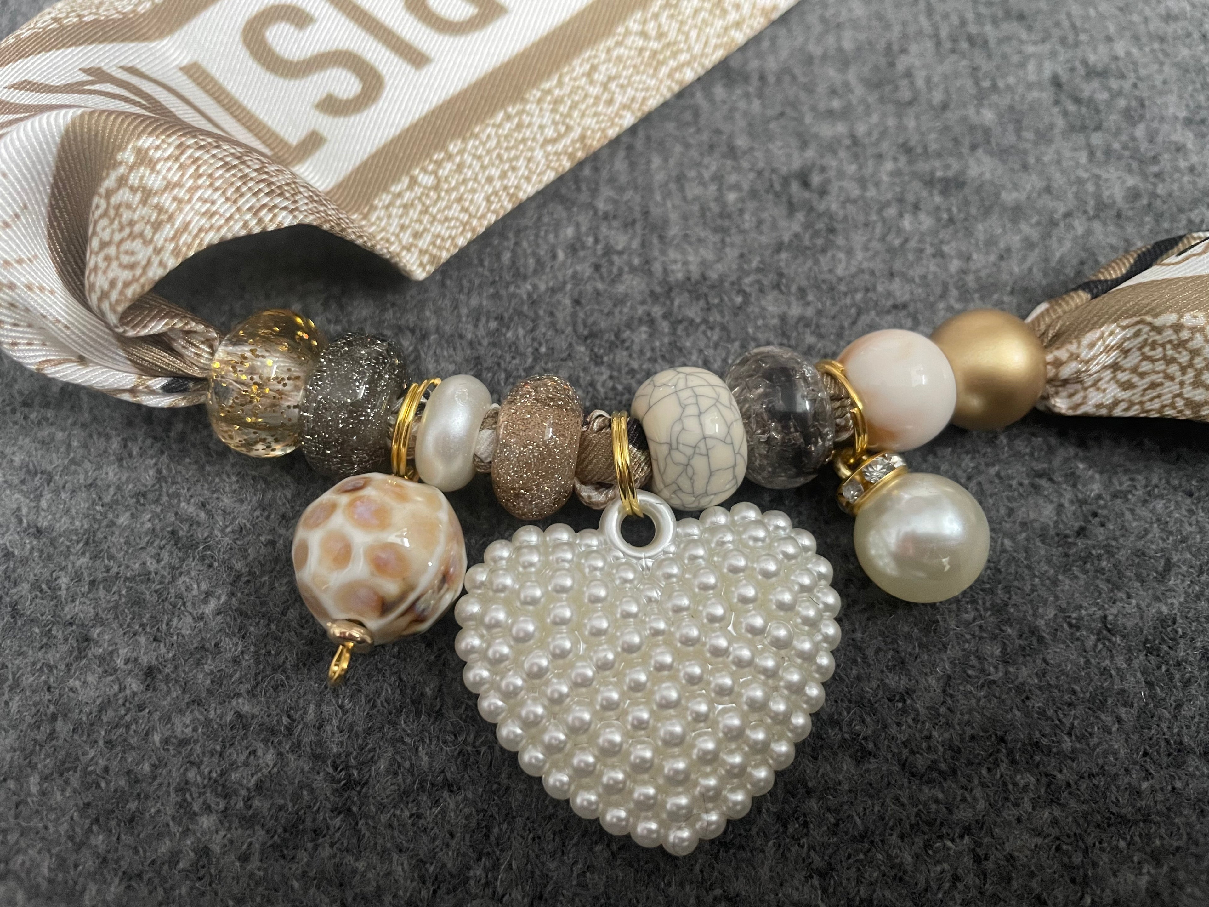 Sjaalketting® - Beige parel hart