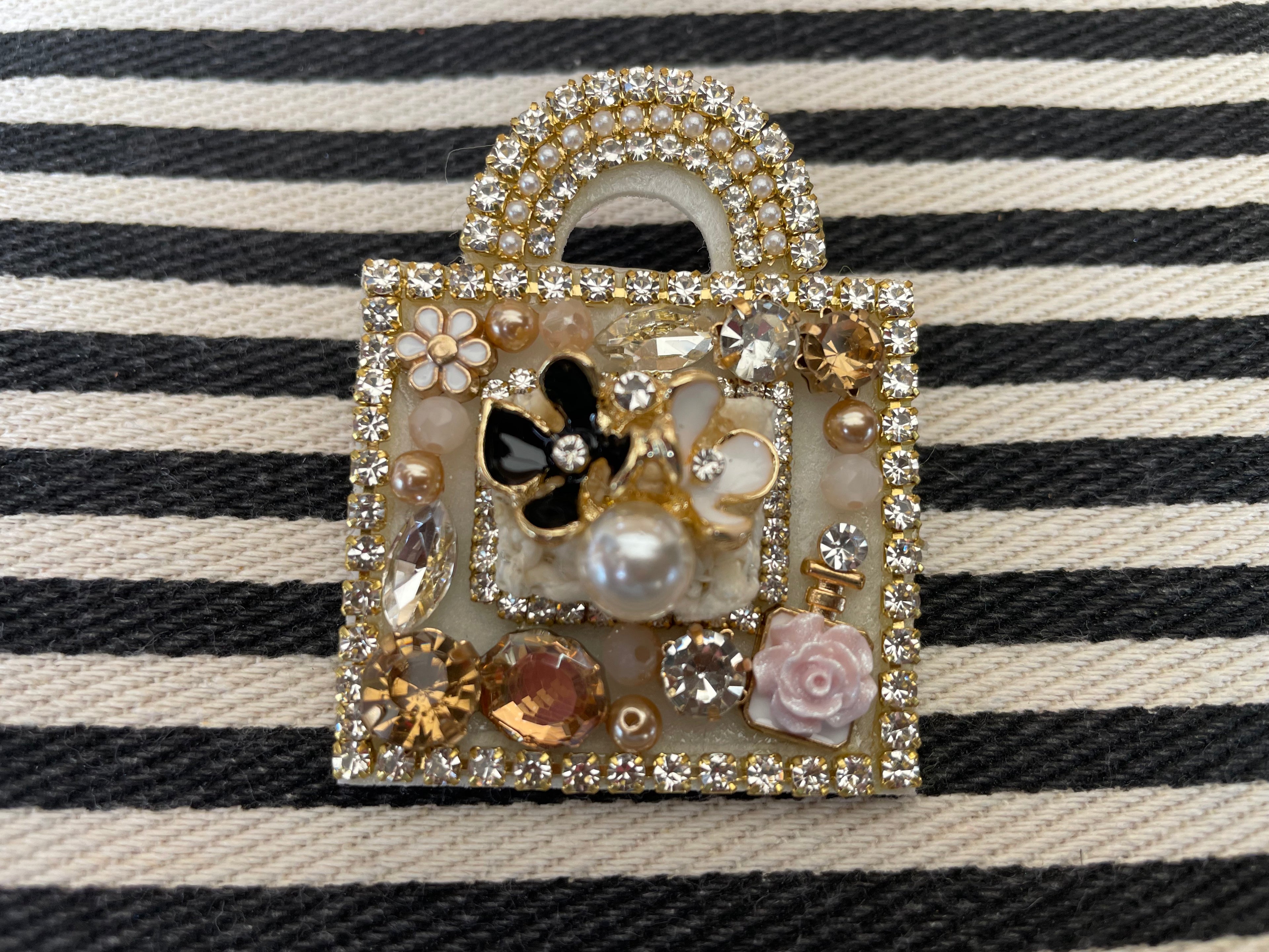 Broche - Tasje ecru parel