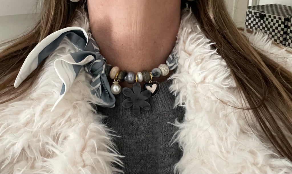 Sjaalketting® - Grijs streep bloem