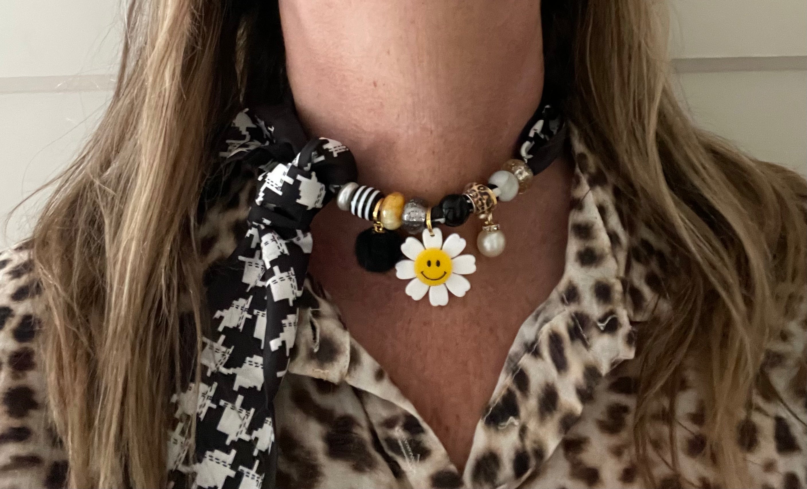 Sjaalketting - Zwart wit zonnetje