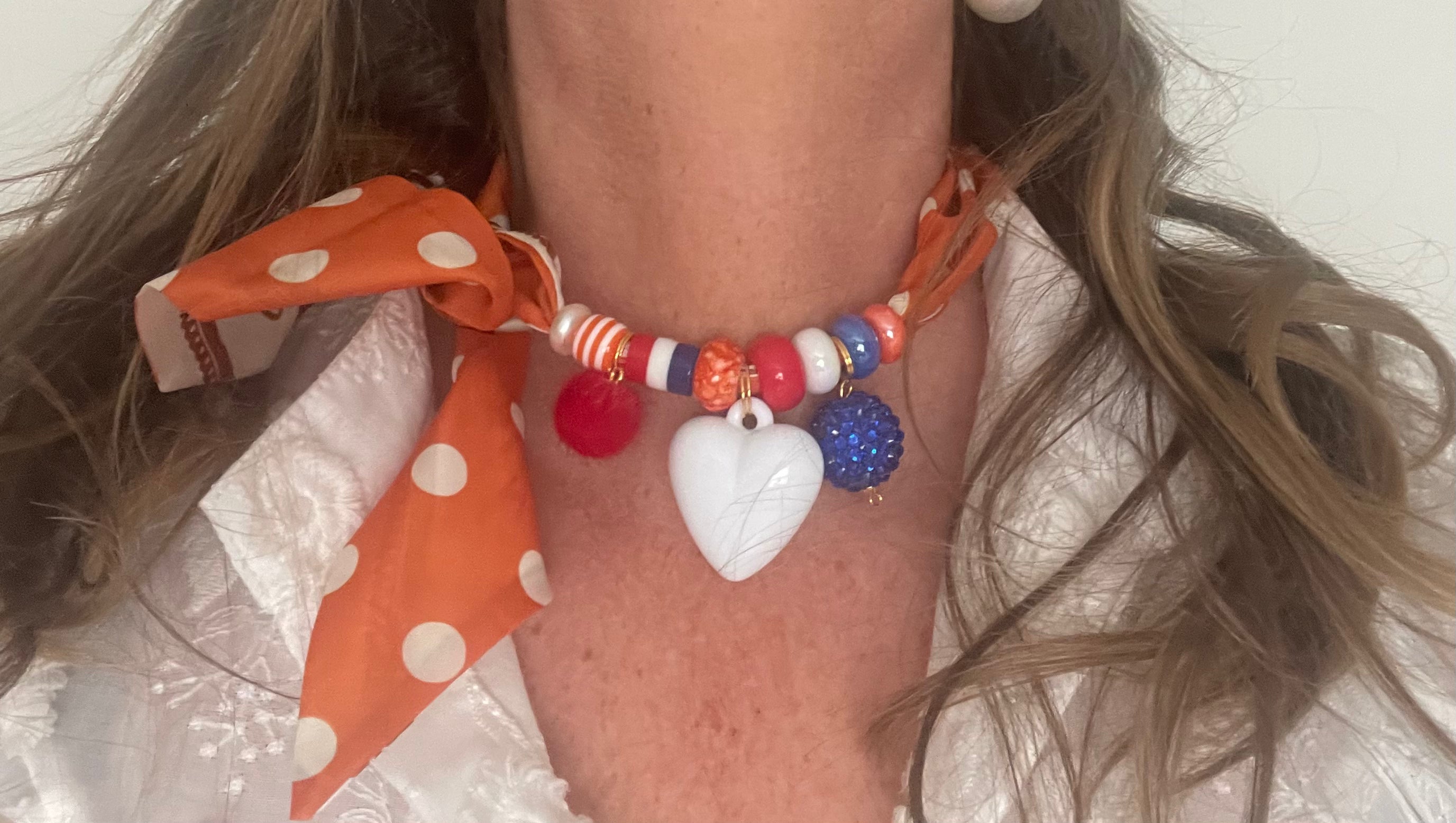 Sjaalketting- oranje wit hart