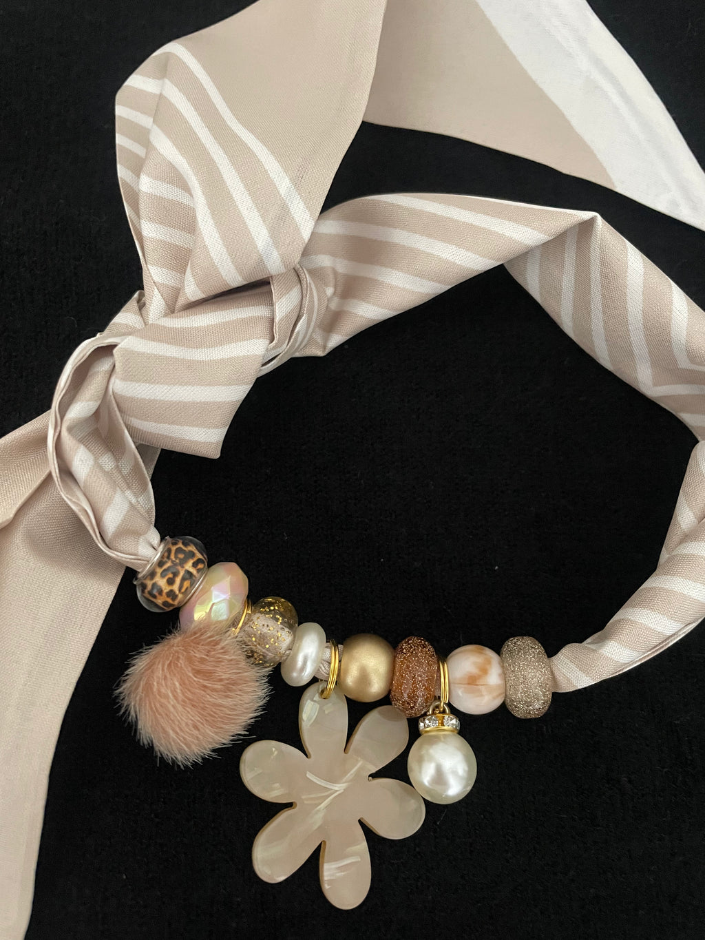 Sjaalketting® 
- Zand streep bloem