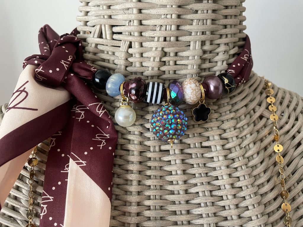 Sjaalketting- Burgundy met lichte blauwe bol