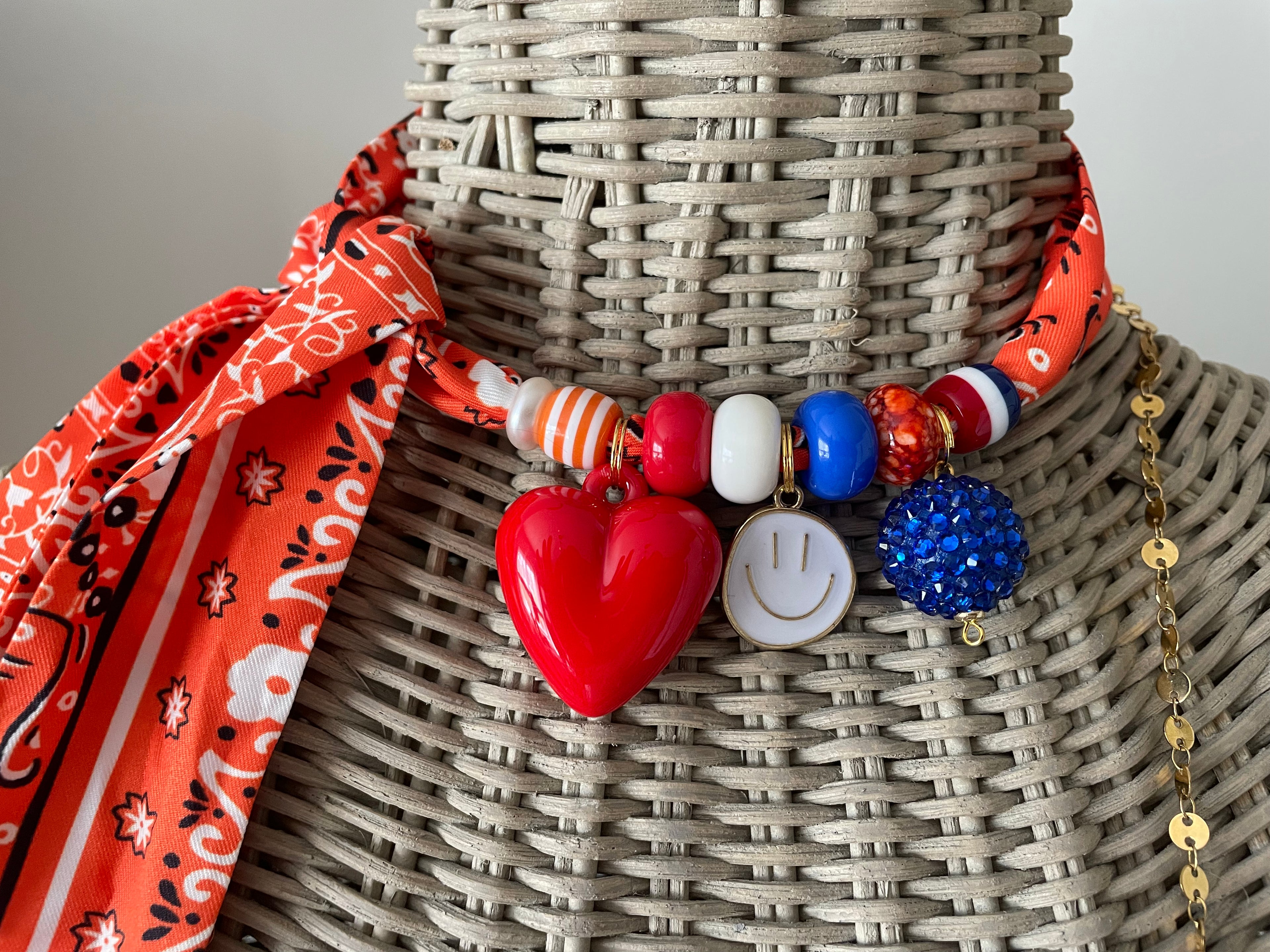 Sjaalketting - Oranje witte smiley