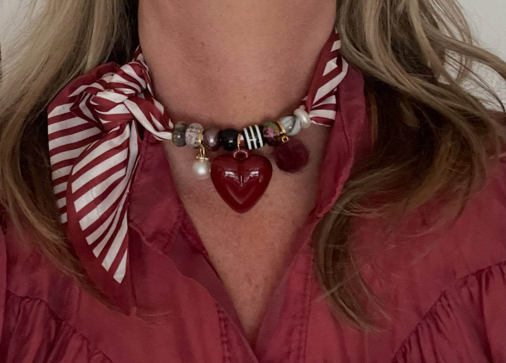 Sjaalketting - Bordeaux streep met hart