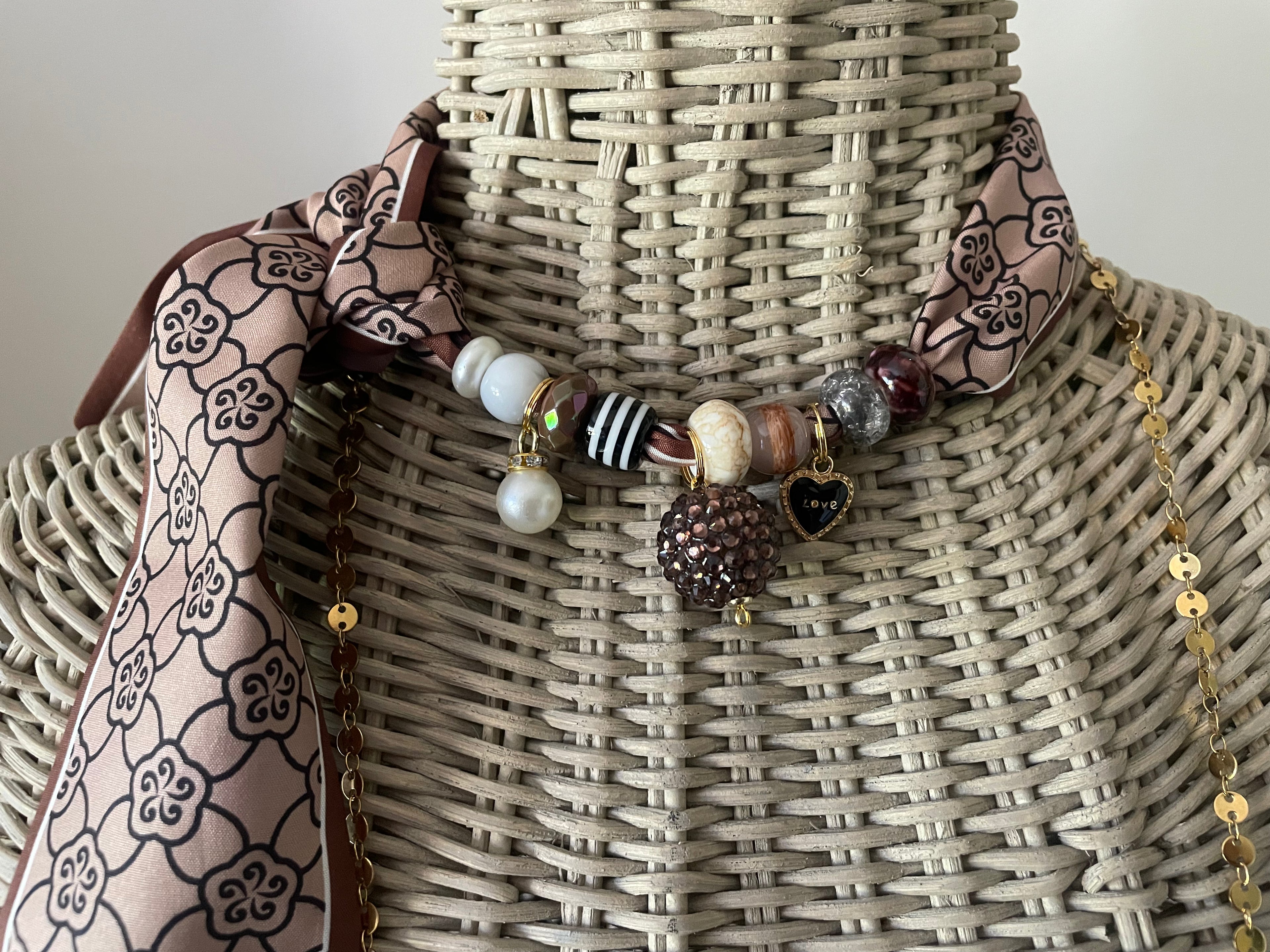 Sjaalketting® 
- Bruin zwart met bruine bal