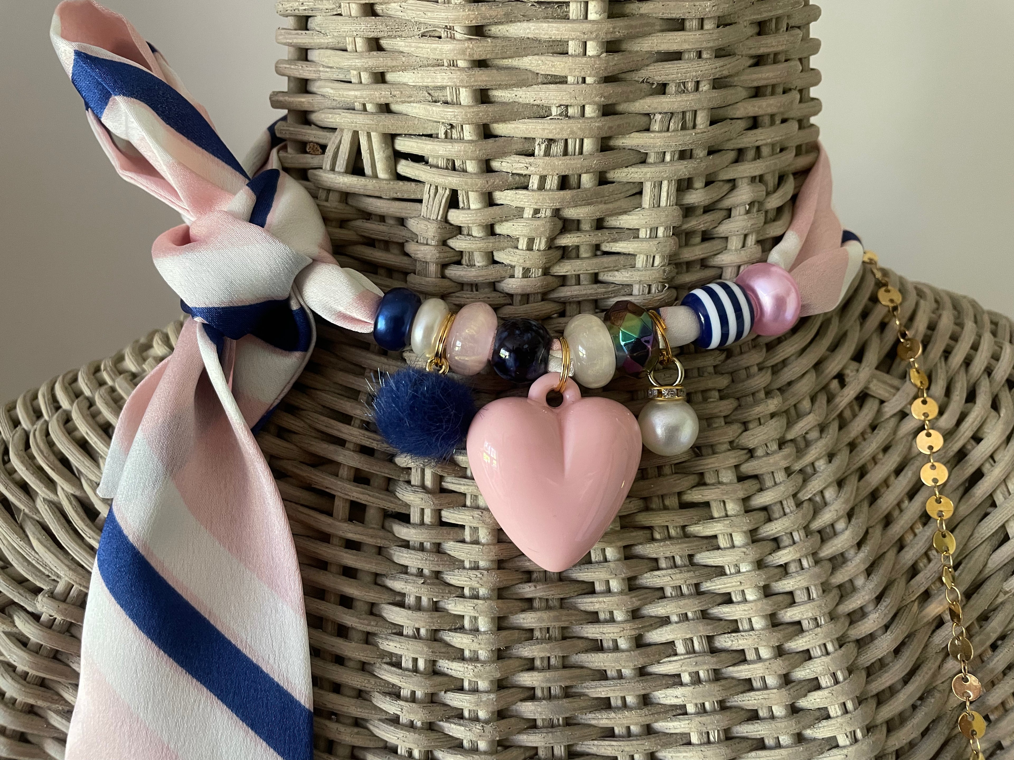Sjaalketting - Rose blauwe streep met rose hart