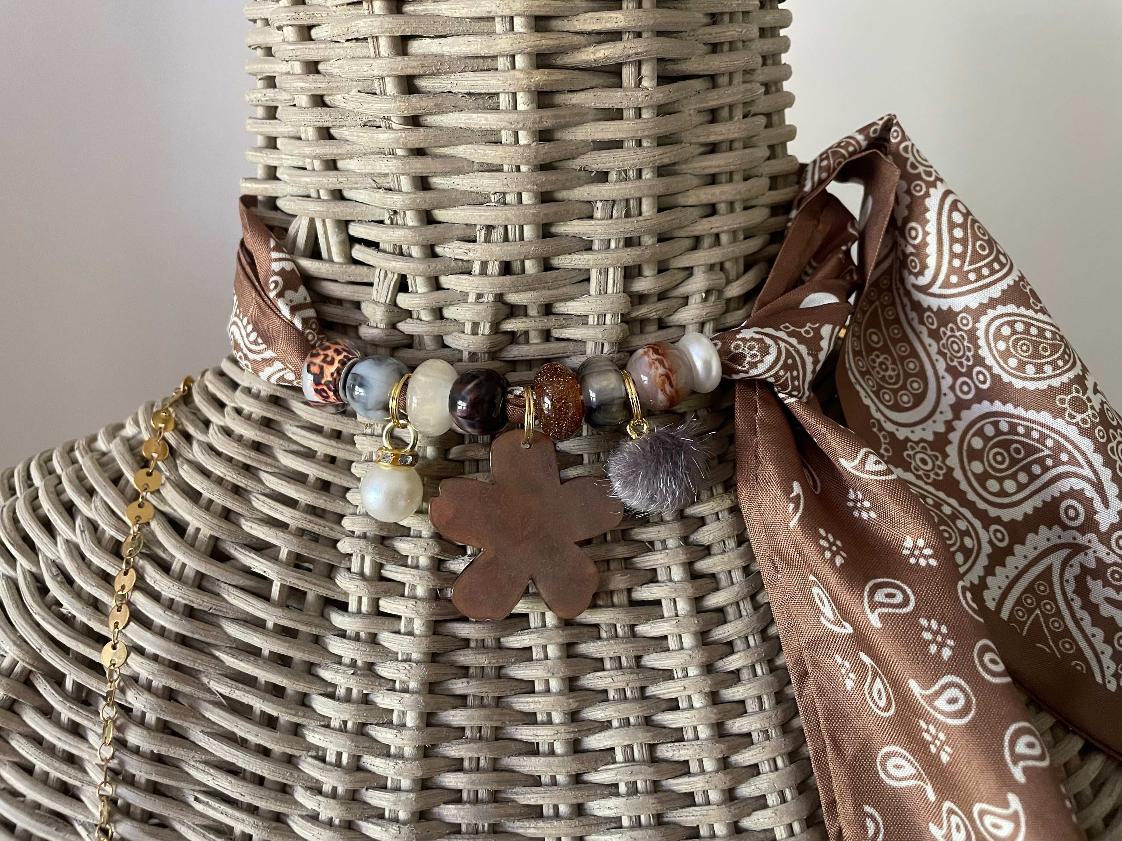 Sjaalketting - Beige wit met panterbloem aan 2 kanten draagbaar