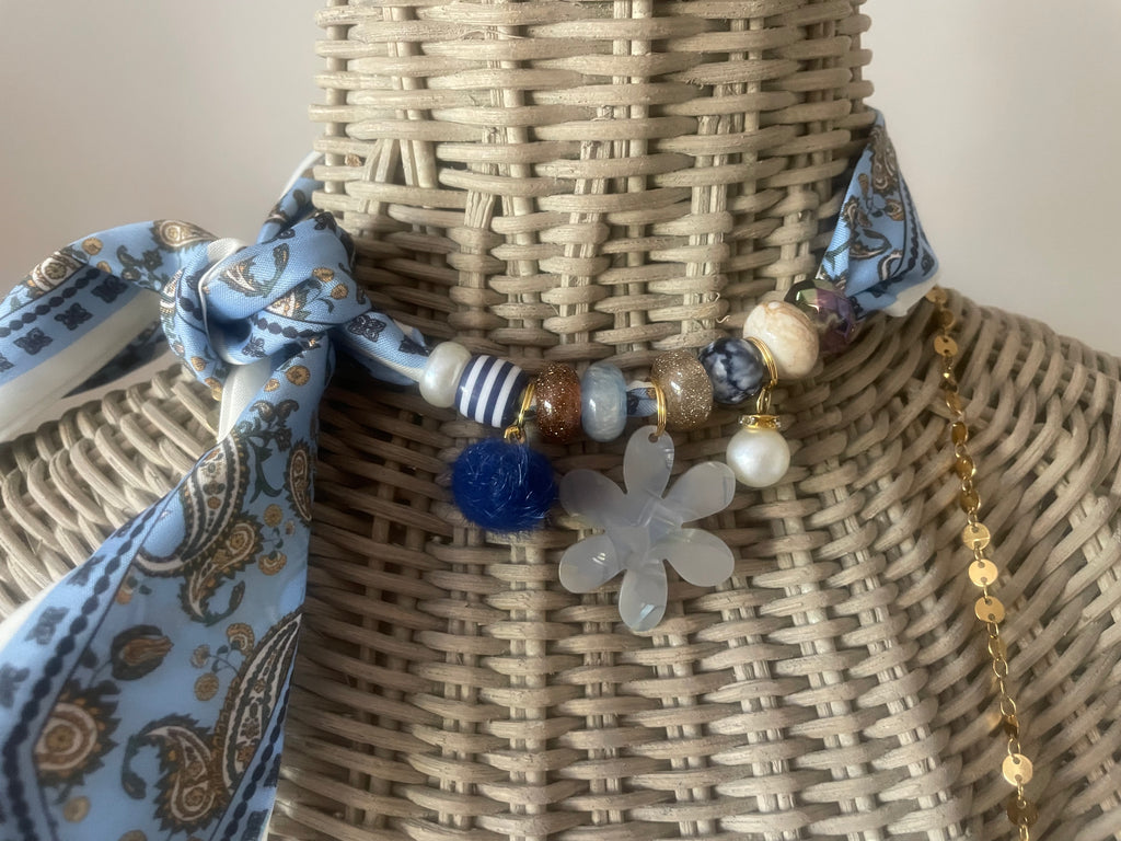 Sjaalketting - Blauw cognac met bloem