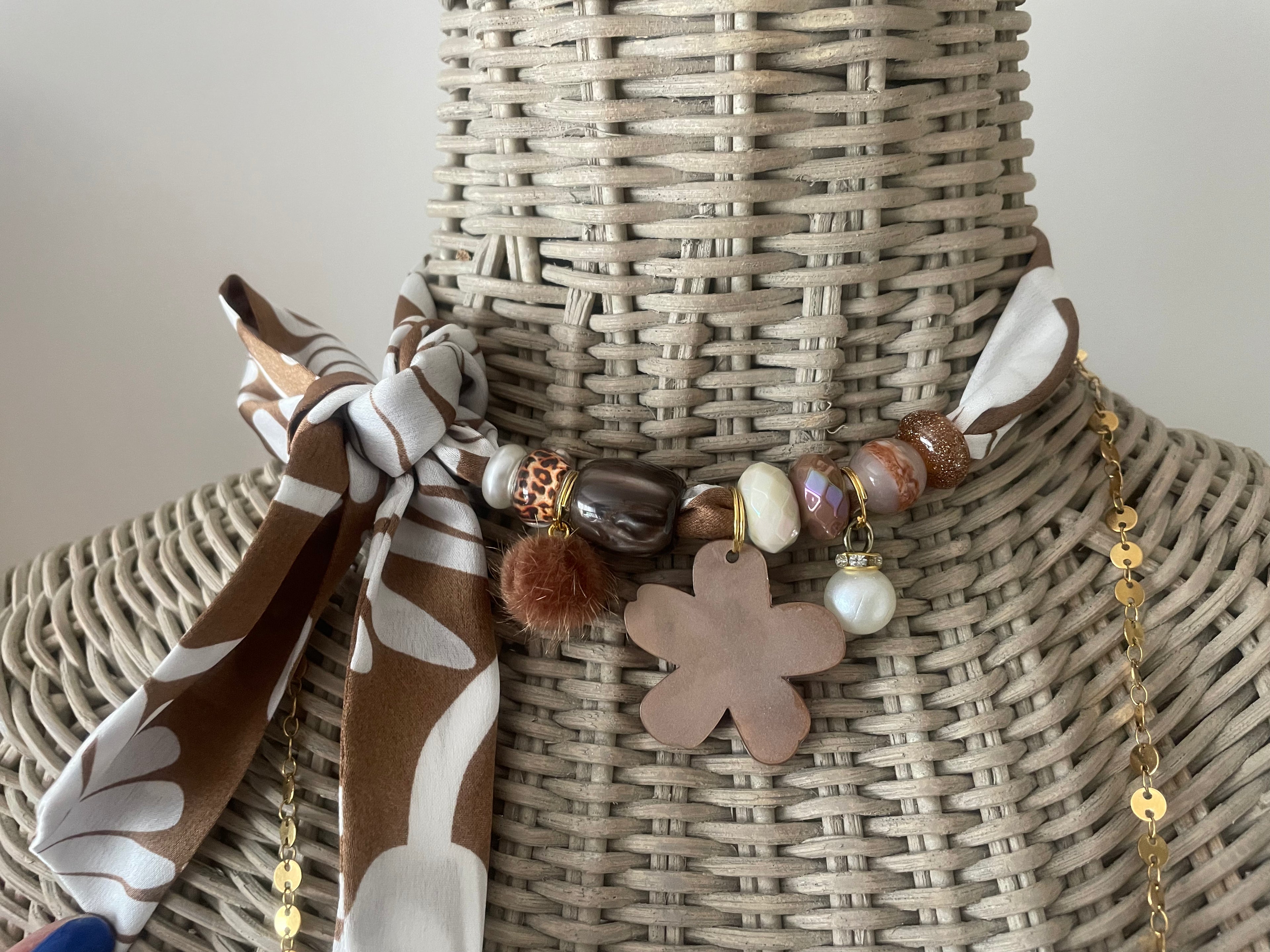 Sjaalketting - Bruin beige bloem