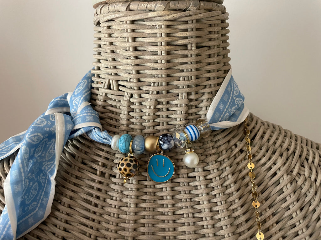 Sjaalketting - Licht blauw smiley