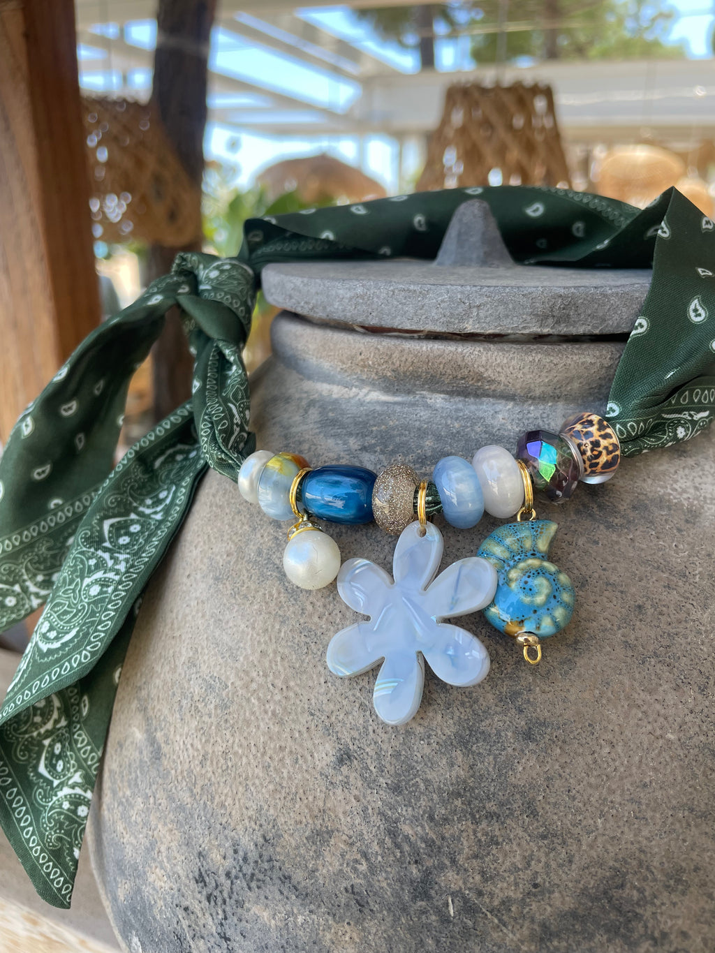 Sjaalketting - Groen met licht blauw bloem