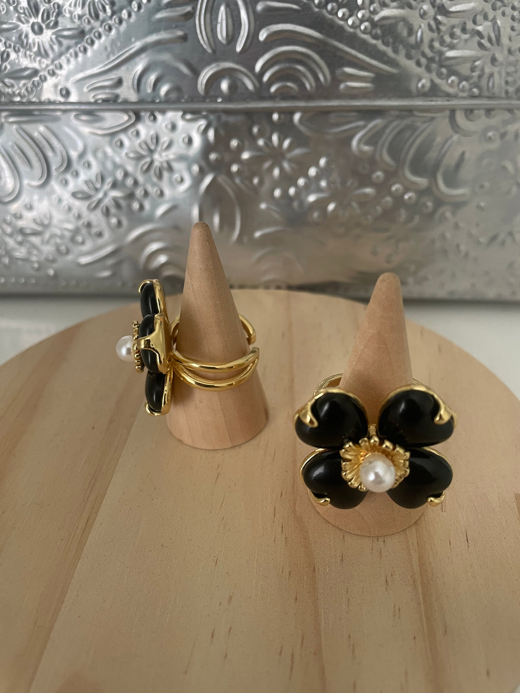 Ring zwart bloem