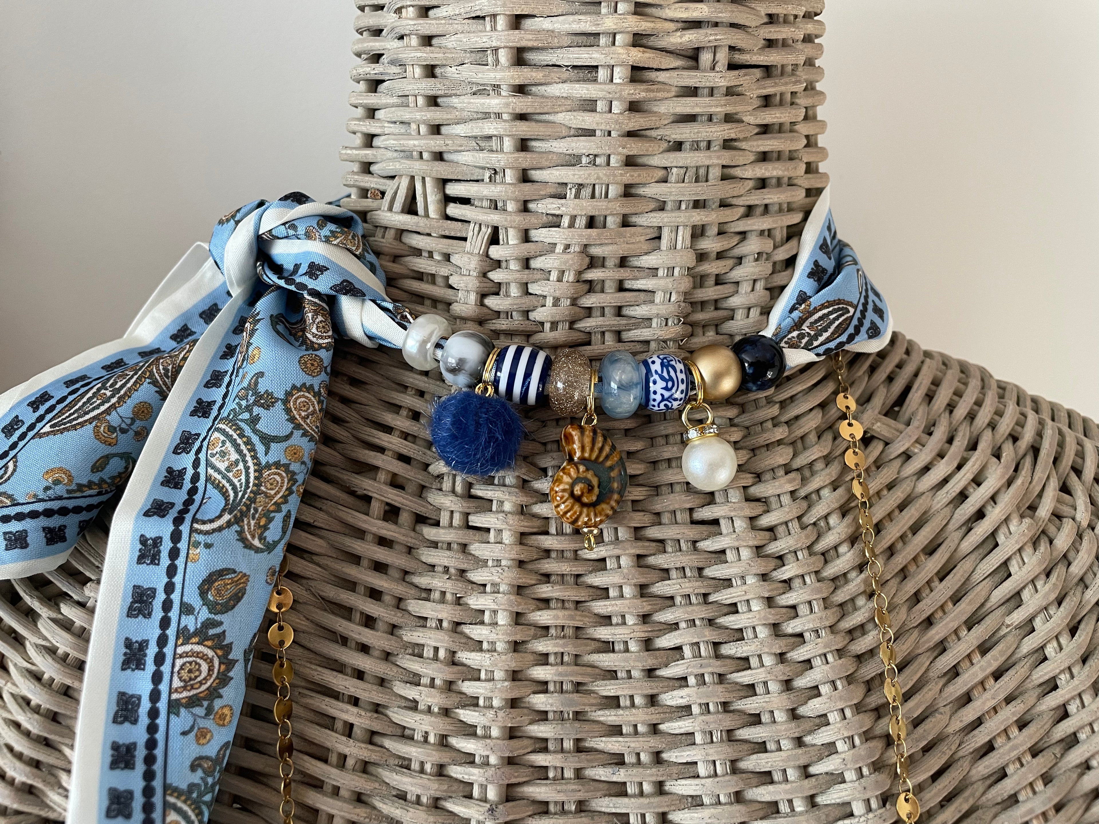 Sjaalketting - Licht blauw paisley cognac
